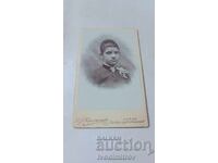 Φωτογραφία Νεαρό κορίτσι από χαρτόνι