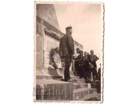 МАЛКА СТАРА СНИМКА СОФИЯ ЮНАК В УНИФОРМА ПРЕД ПАМЕТНИК Е104