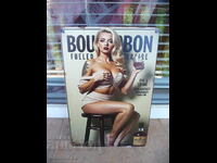 Placă metalică whisky Bourbon erotică blondă pahar scaun