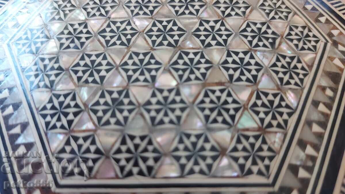 Cutie veche de lemn pentru bijuterii sidef Intarsie cu preț 60.00 BGN | € 30.68