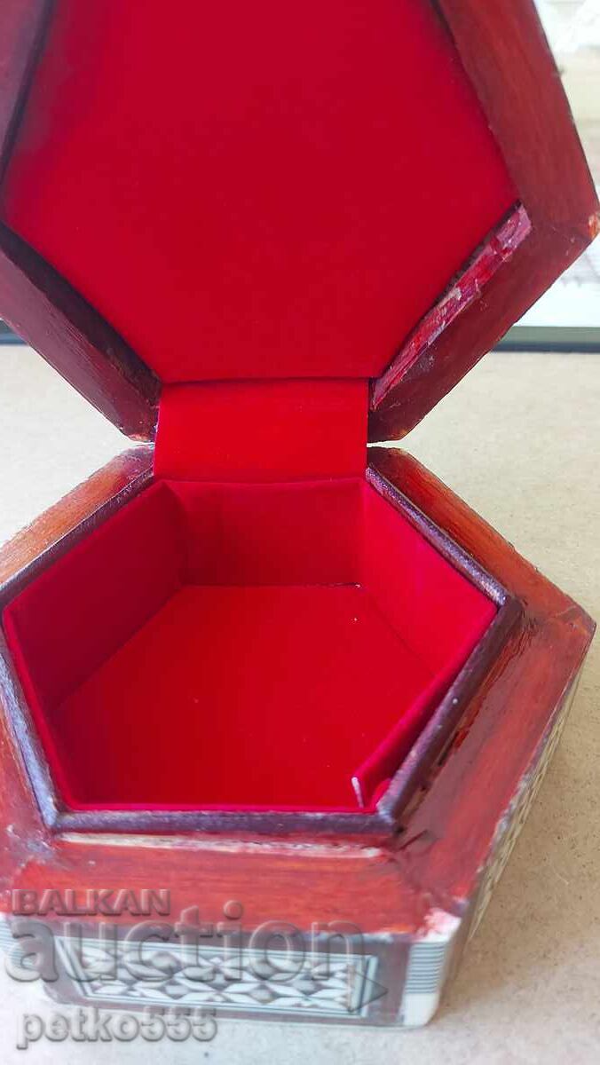 Livrarea Cutie veche de lemn pentru bijuterii sidef Intarsie