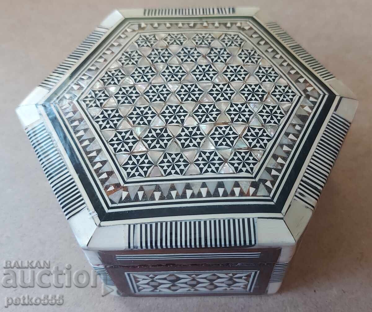 Cutie veche de lemn pentru bijuterii sidef Intarsie