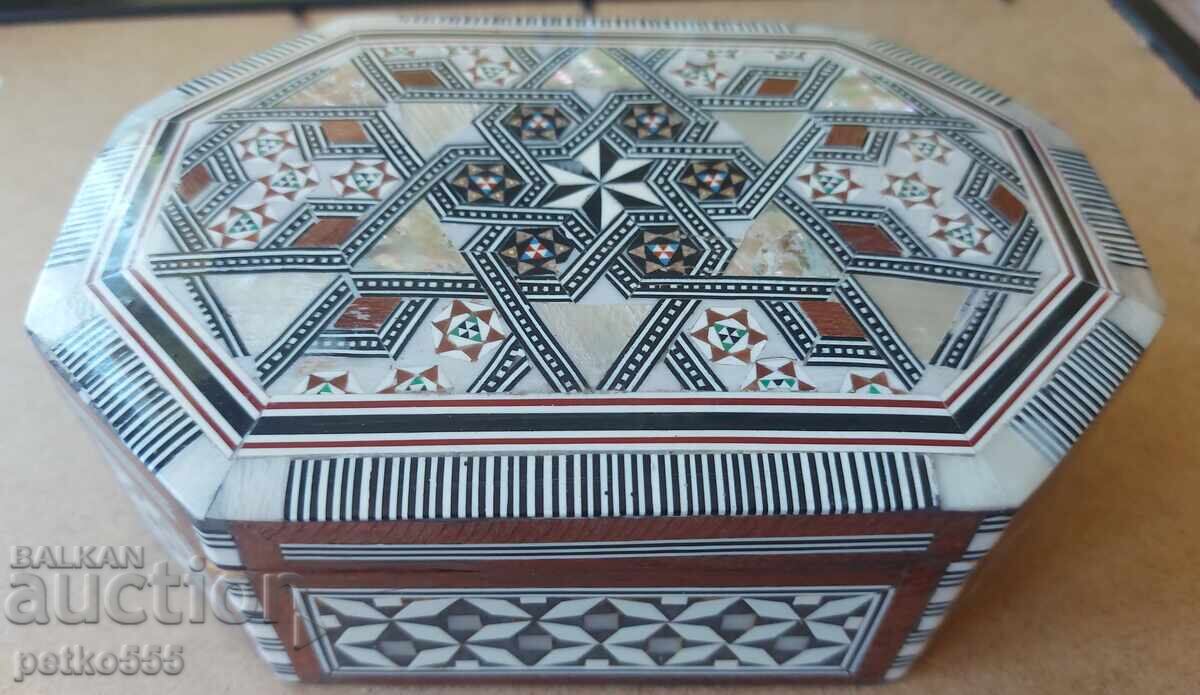 Cutie veche de lemn pentru bijuterii sidef Intarsie