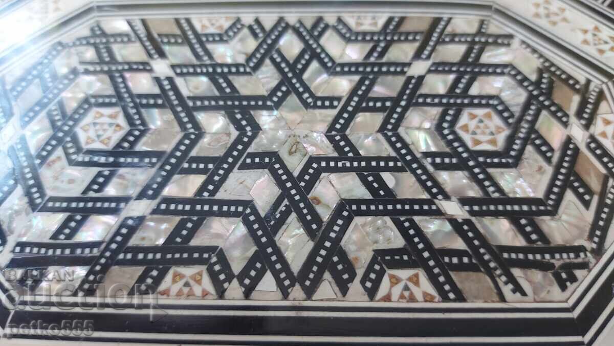 Licitație Cutie veche de lemn pentru bijuterii sidef Intarsie