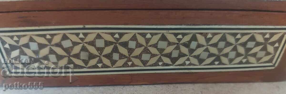 Livrarea Cutie veche de lemn pentru bijuterii sidef Intarsie