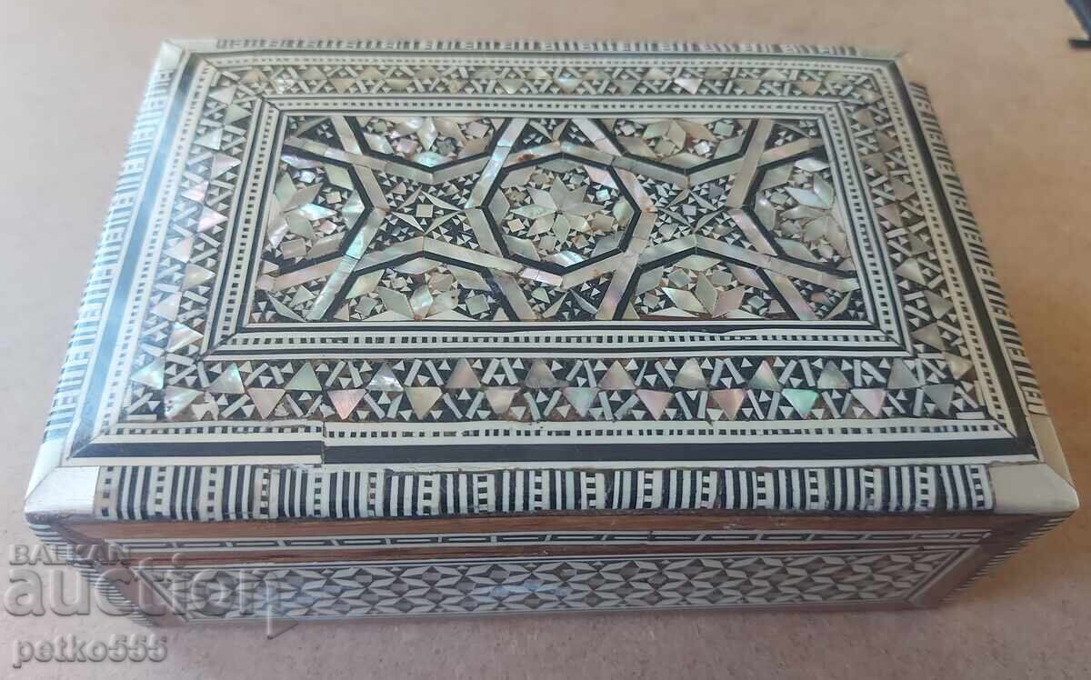 Cutie veche de lemn pentru bijuterii sidef Intarsie