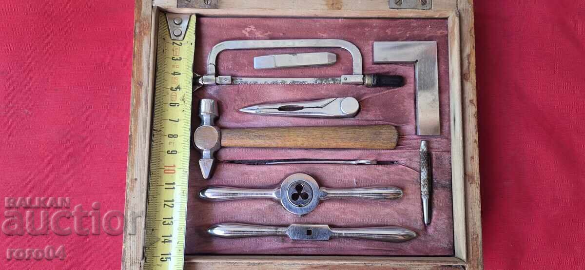 Доставка на ИНСТРУМЕНТИ - МИНИ - НАГРАДНА КУТИЯ - СССР Доставка на ИНСТРУМЕНТИ - МИНИ - НАГРАДНА КУТИЯ - СССР