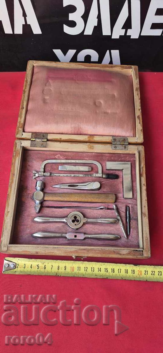 ИНСТРУМЕНТИ - МИНИ - НАГРАДНА КУТИЯ - СССР ИНСТРУМЕНТИ - МИНИ - НАГРАДНА КУТИЯ - СССР