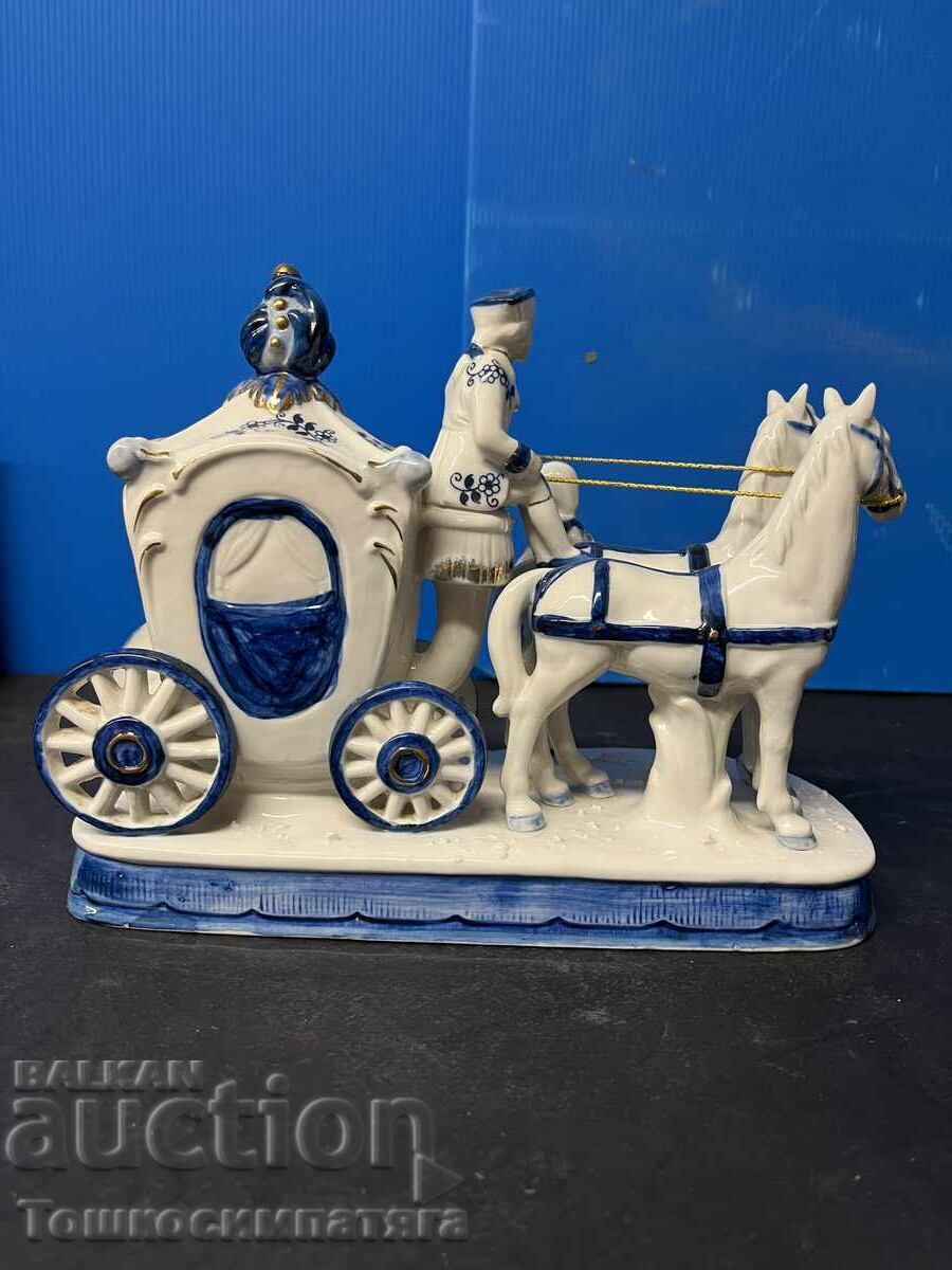 Συλλεκτική, πορσελάνινη άμαξα με αριστοκράτες με τιμή 90.00 BGN | € 46.02