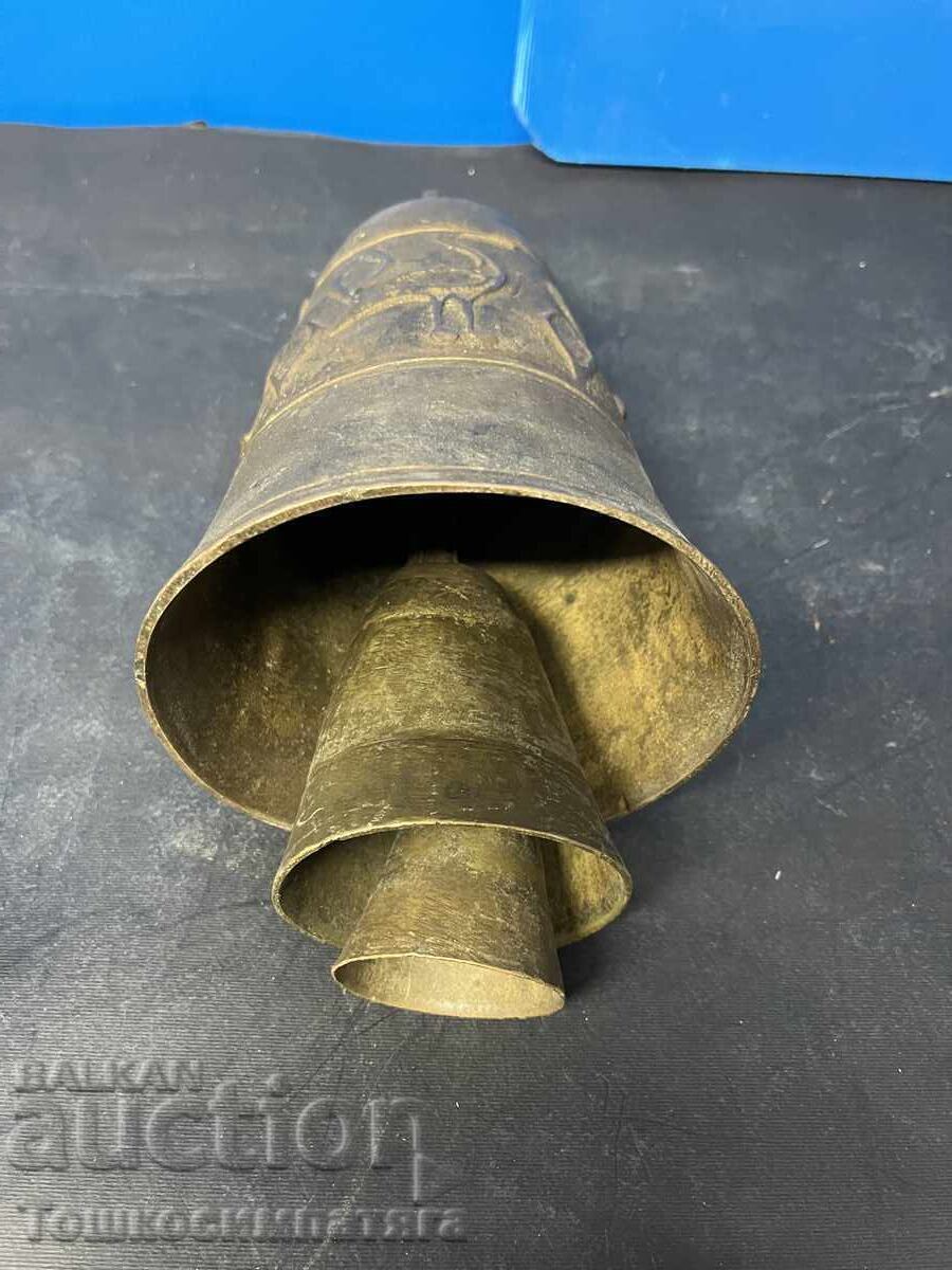 Δημοπρασία Παλιά, χάλκινα κουδούνια - τρία το ένα μέσα στο άλλο