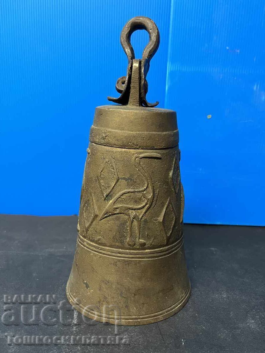 Παλιά, χάλκινα κουδούνια - τρία το ένα μέσα στο άλλο