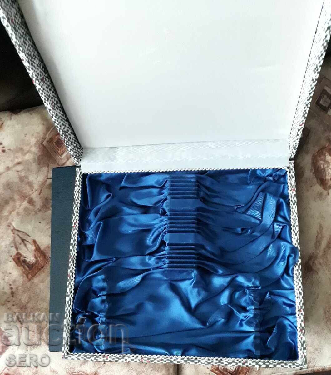 Box, probably for jewelry with price 4.00 BGN | € 2.05 Box, probably for jewelry with price 4.00 BGN | € 2.05