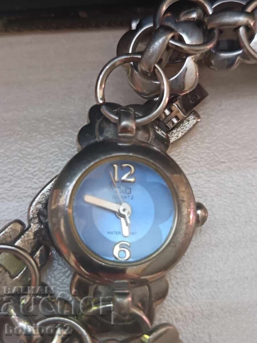 Auction  Q&Q ladies watch
