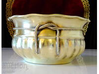 Бронзова бонбониера,купа,ефектен битов дизайн.