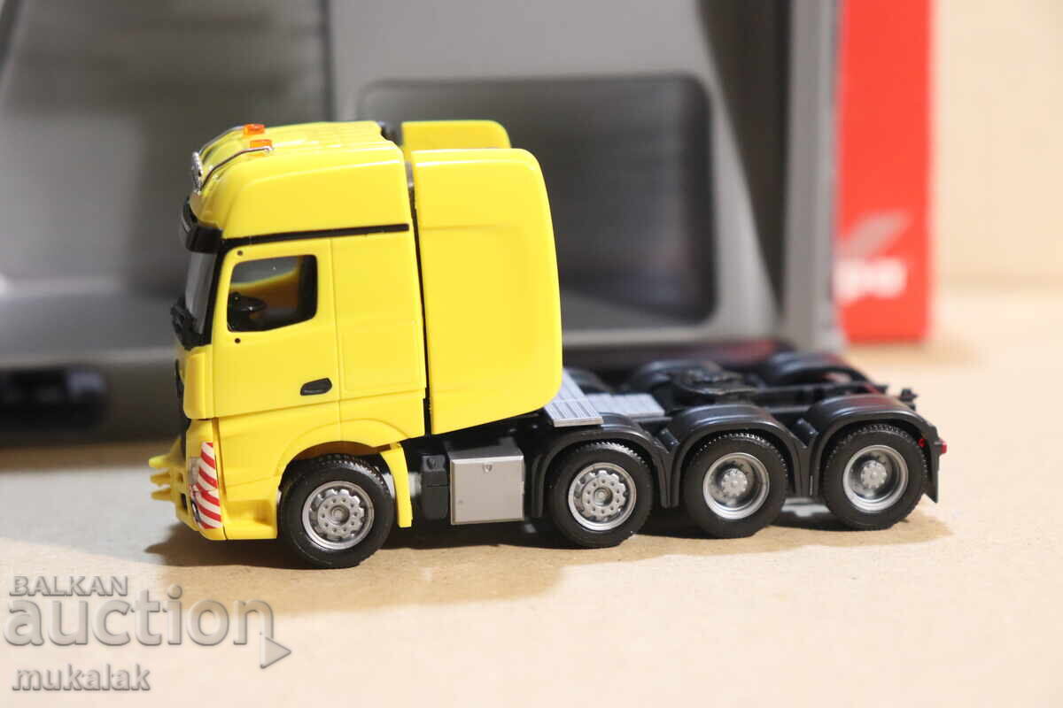Auction  HERPA H0 1/87 MERCEDES ACTROS TRACTOR HEAVY DUTY MODEL