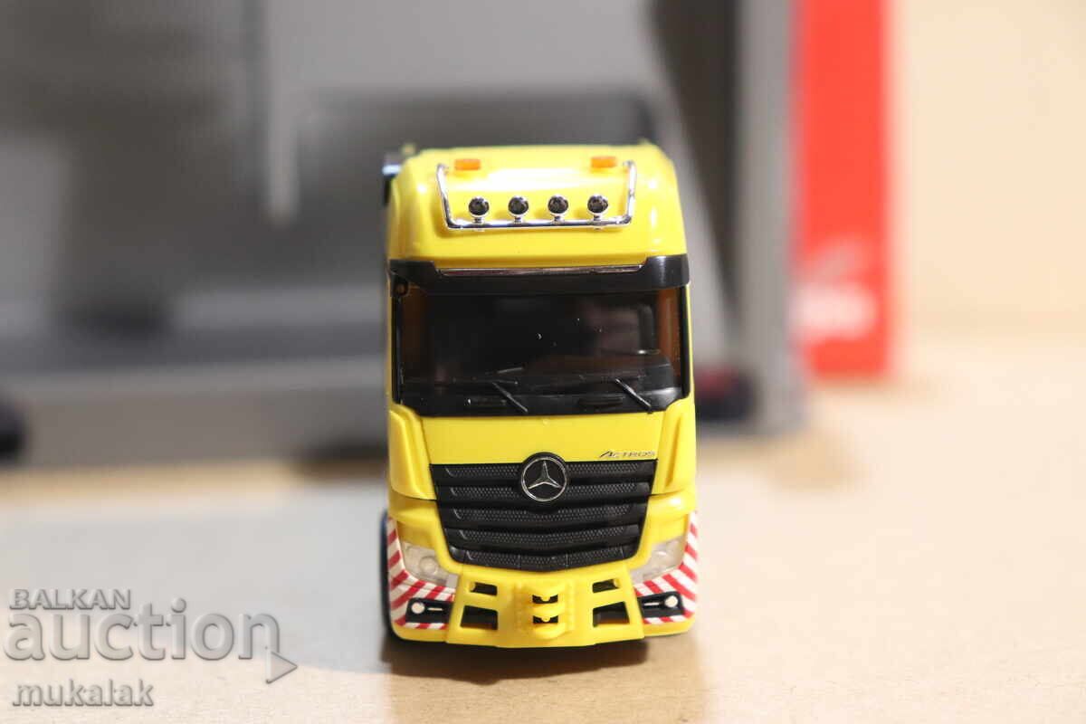 Delivery of HERPA H0 1/87 MERCEDES ACTROS TRACTOR HEAVY DUTY MODEL