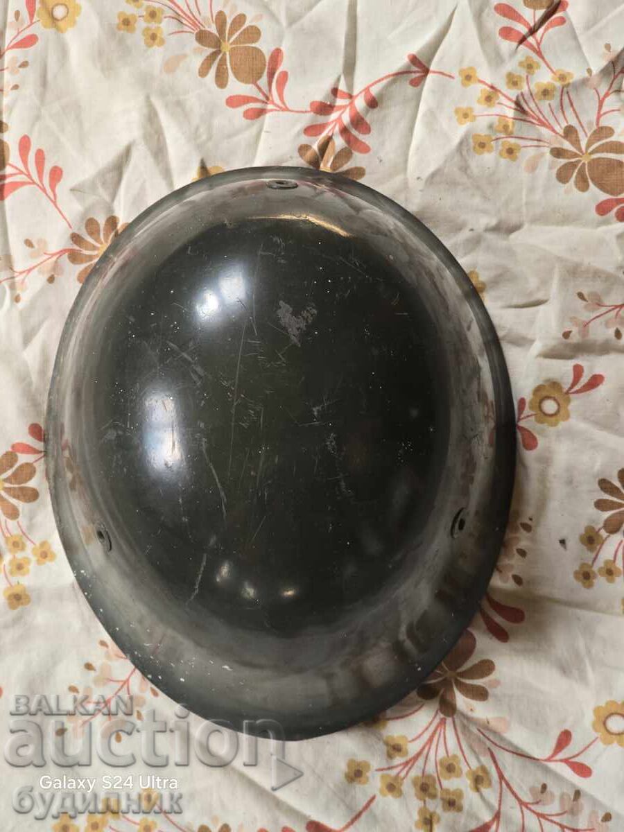 Căști militare stare perfectă mărimea 58. BZȚ. Licitez cu preț 10.99 BGN | € 5.62