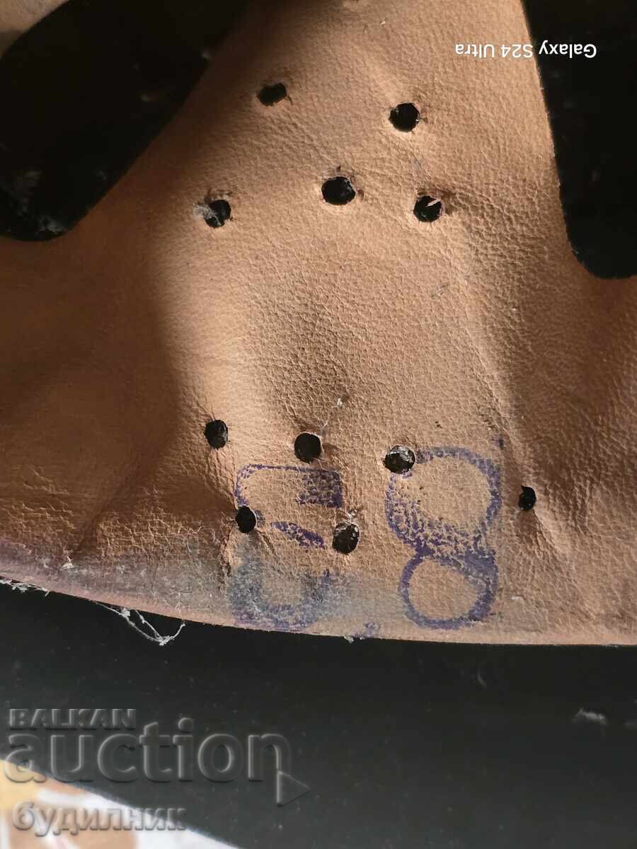 Livrarea Căști militare stare perfectă mărimea 58. BZȚ. Licitez