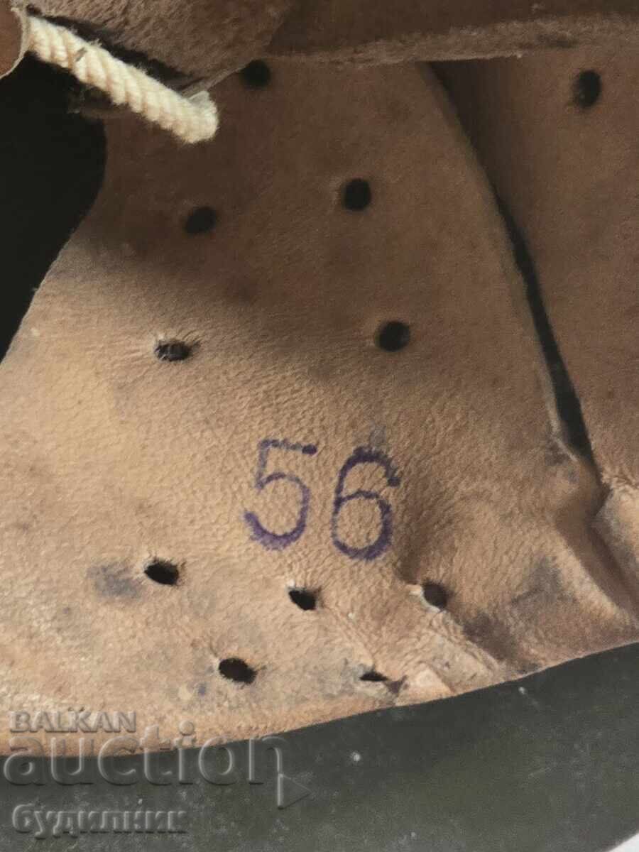 Аукцион Военна каска перфектно състояние 56 размер. БЗЦ. Пускам над