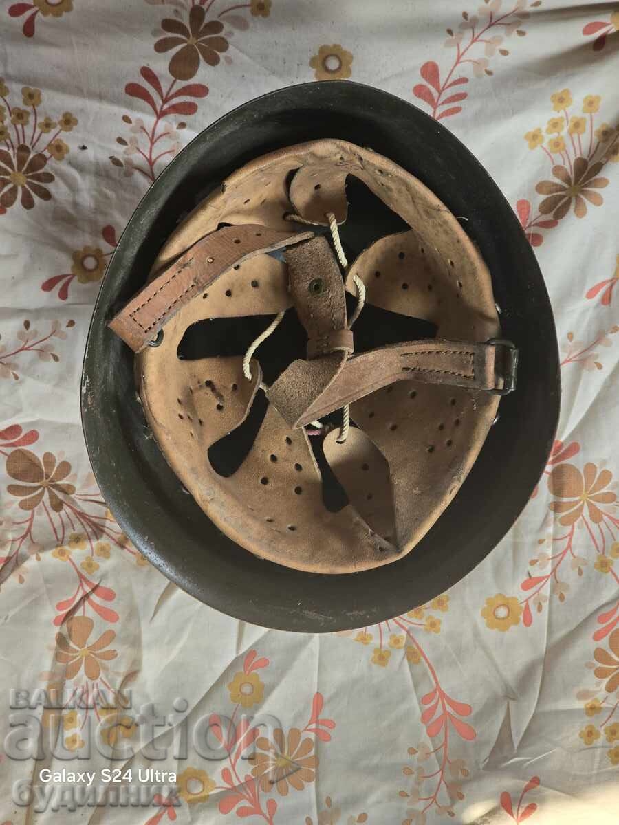 Доставка на Военна каска перфектно състояние 56 размер. БЗЦ. Пускам над