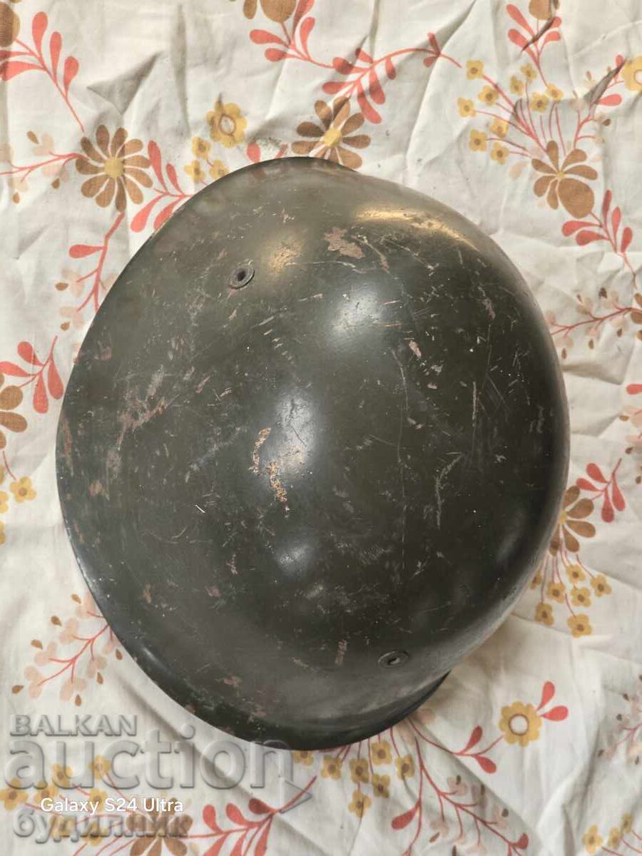 Военна каска перфектно състояние 56 размер. БЗЦ. Пускам над