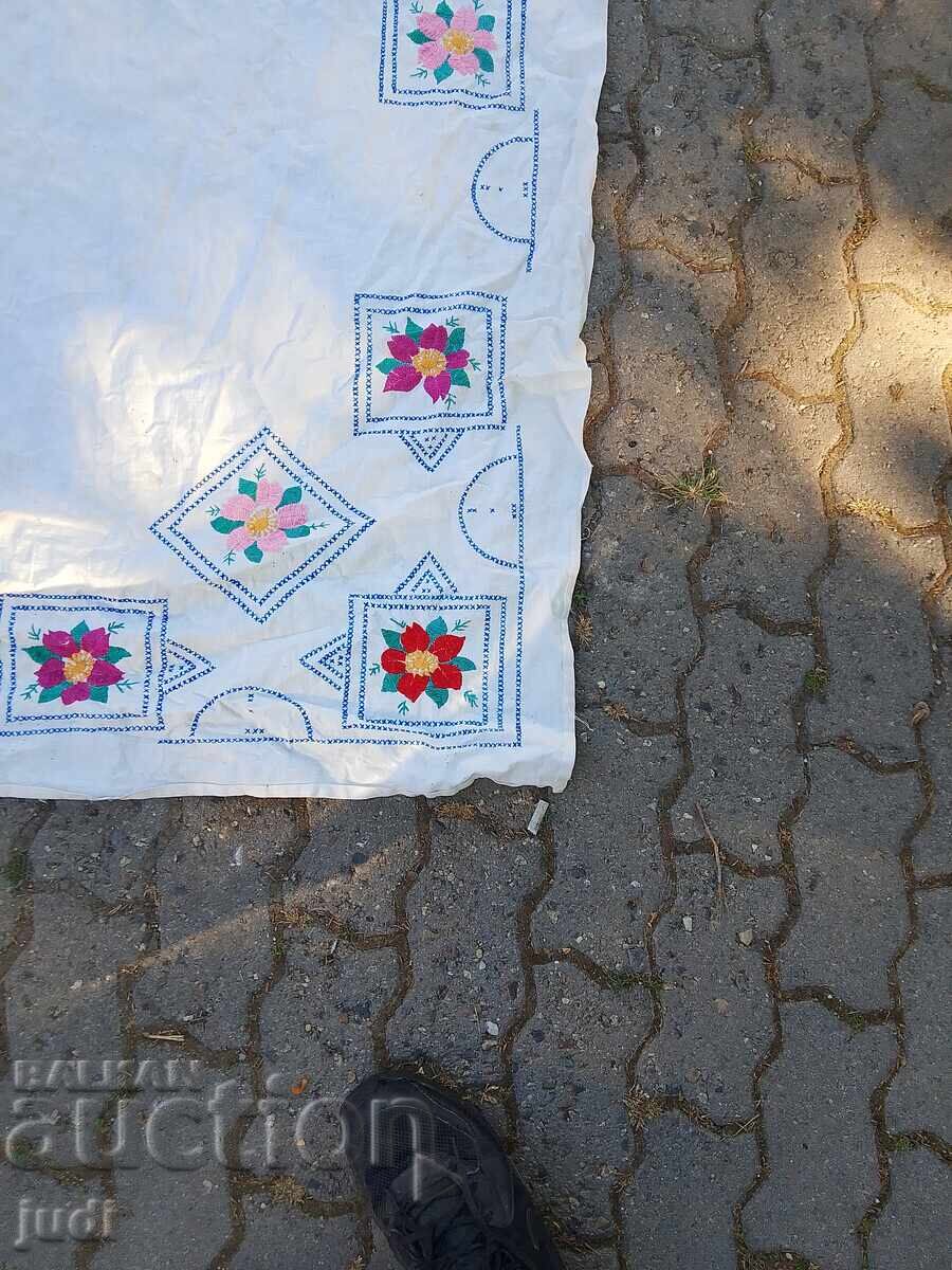 Παράδοση Τραπεζομάντηλο κεντήματος