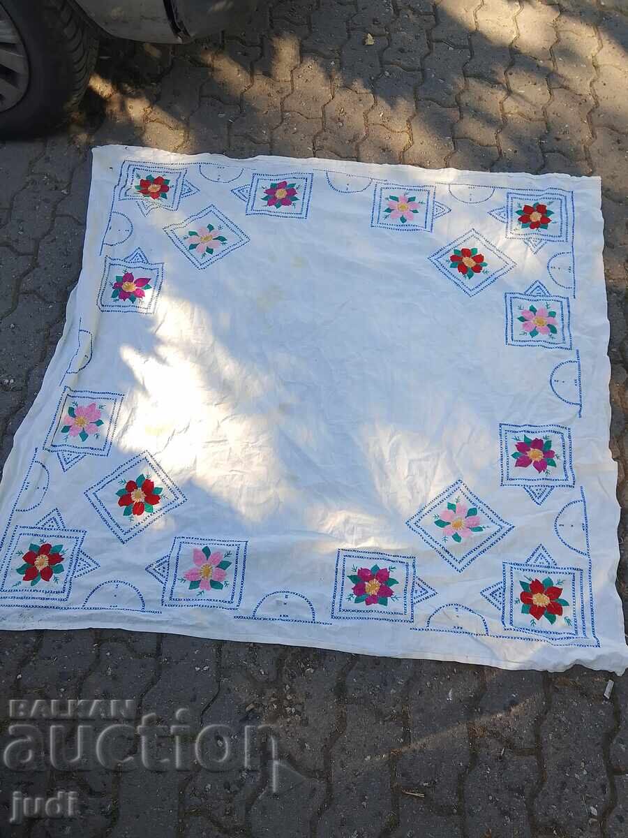 Τραπεζομάντηλο κεντήματος