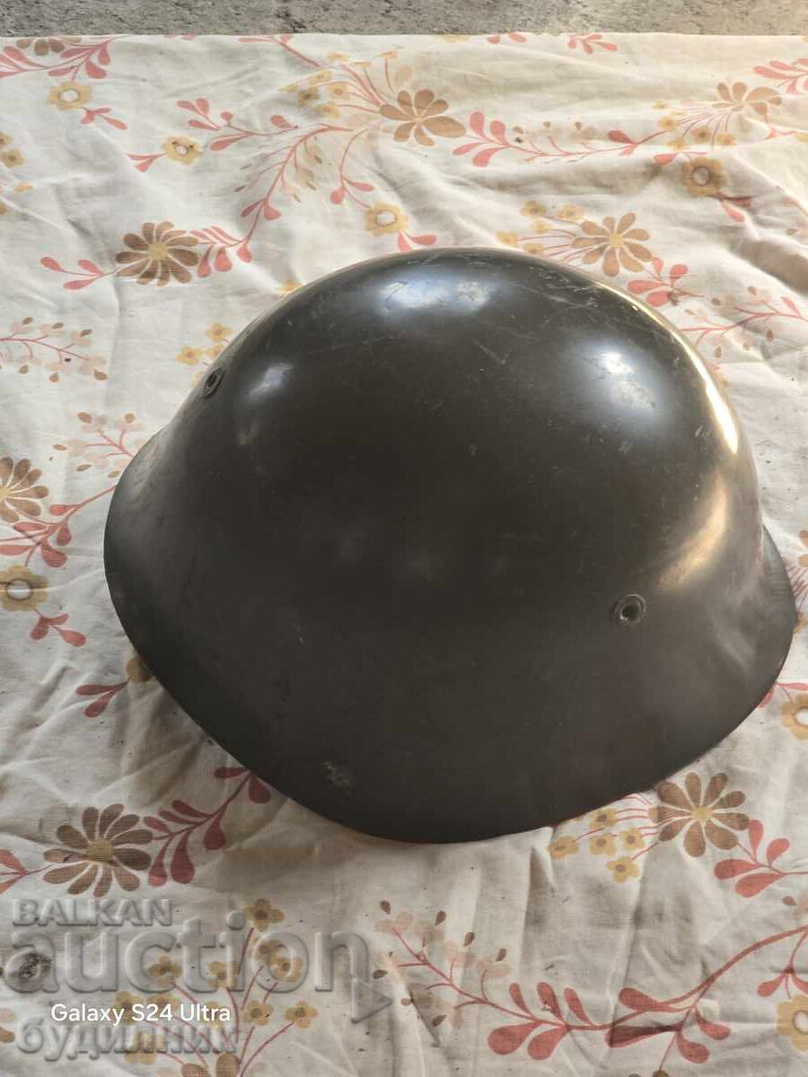 Στρατιωτικό κράνος σε άριστη κατάσταση, μέγεθος 59. ΒΖC. Βάζω σε δημοπρασία με τιμή 10.99 BGN | € 5.62