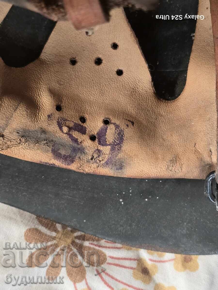 Παράδοση Στρατιωτικό κράνος σε άριστη κατάσταση, μέγεθος 59. ΒΖC. Βάζω σε δημοπρασία