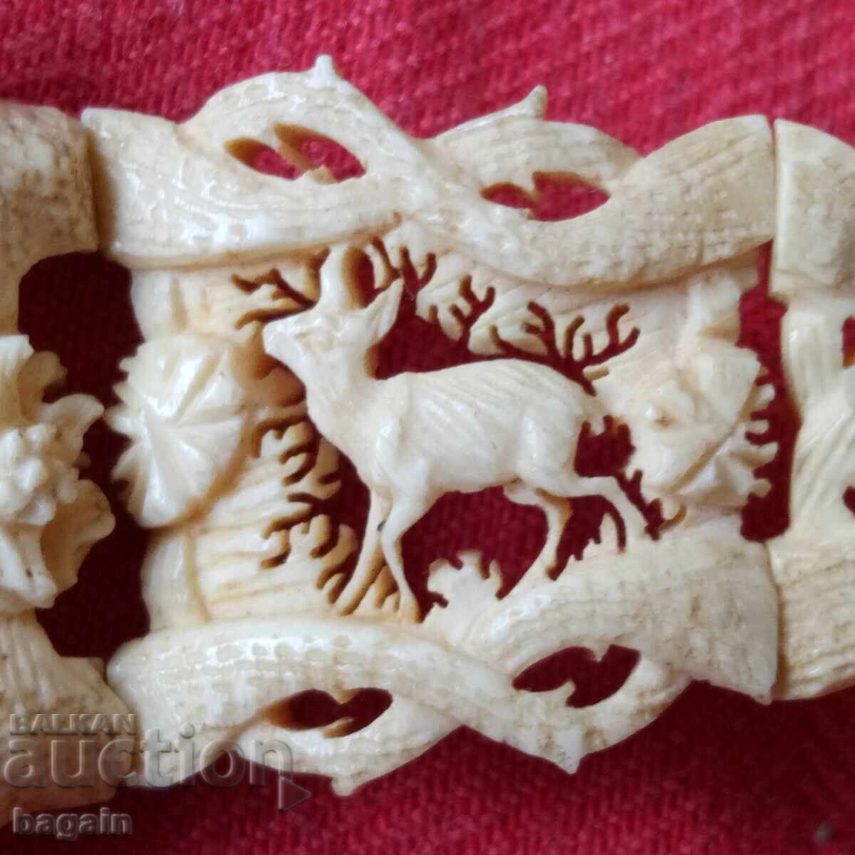 Μοναδικό σκάλισμα σε κέρατο με τιμή € 35.79 | 70.00 BGN