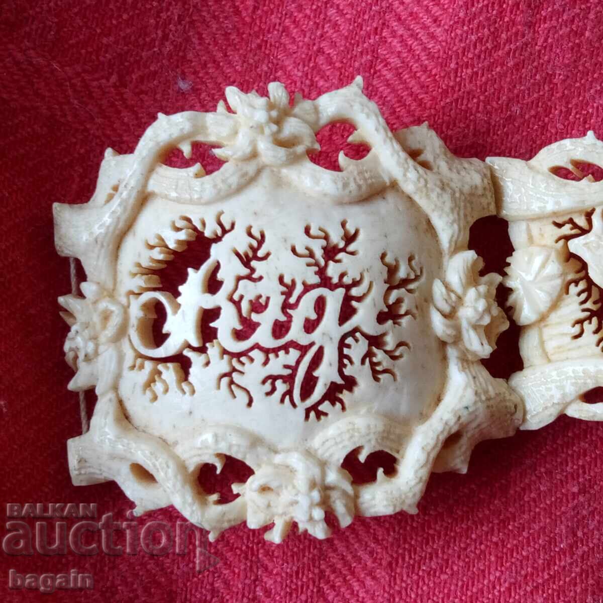 Auction  Unique horn carving