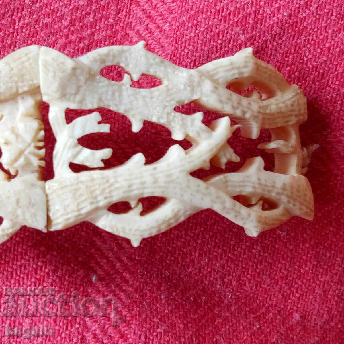 Delivery of Unique horn carving