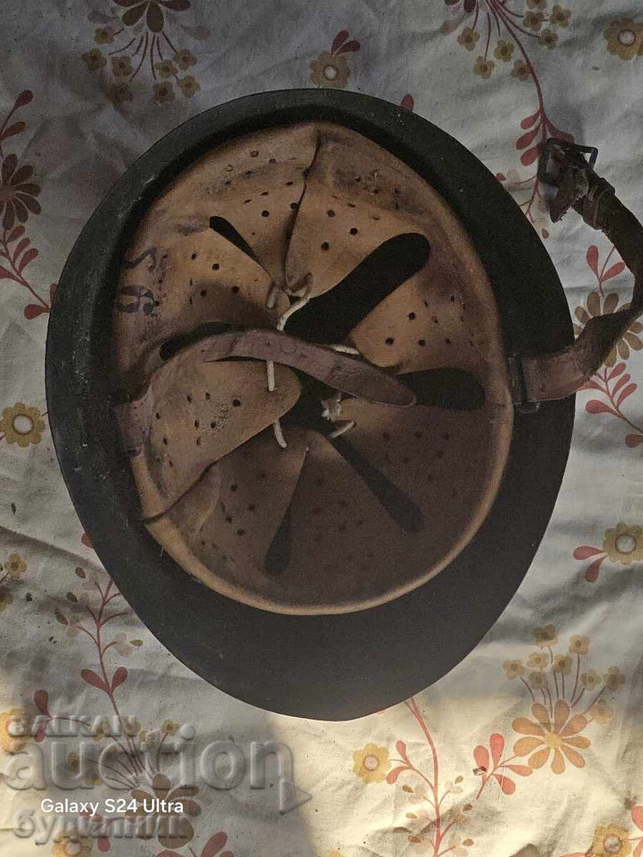 Аукцион Военна каска перфектно състояние 56 размер. БЗЦ. Пускам над