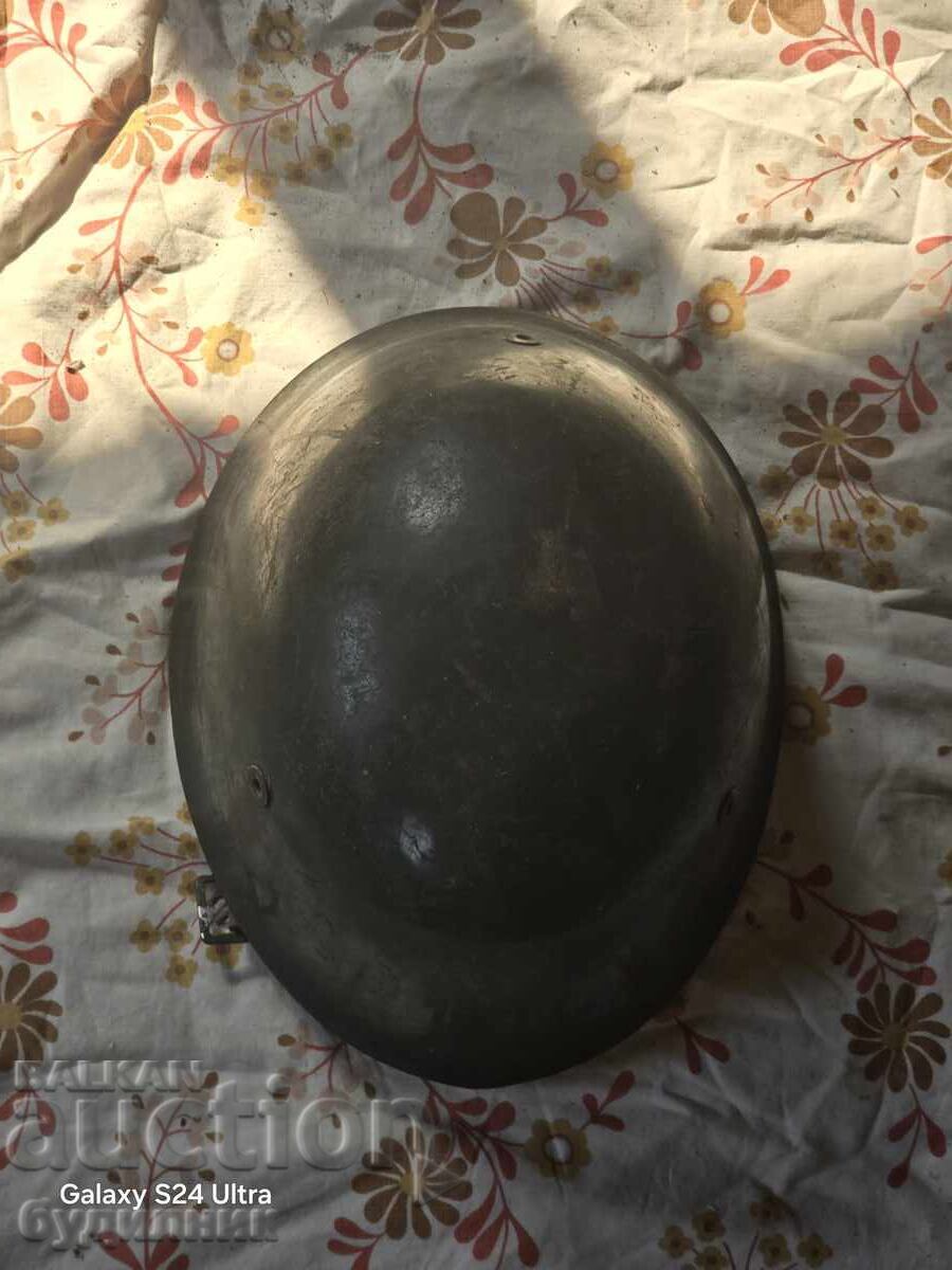 Военна каска перфектно състояние 56 размер. БЗЦ. Пускам над