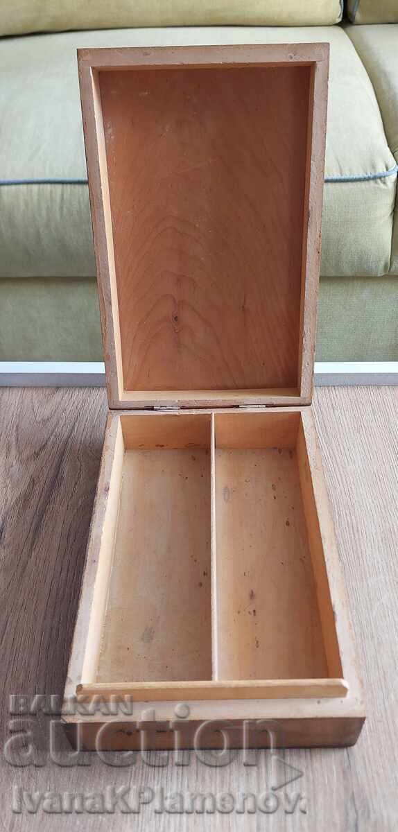 Παράδοση Ξύλινο κουτί για τους γνώστες