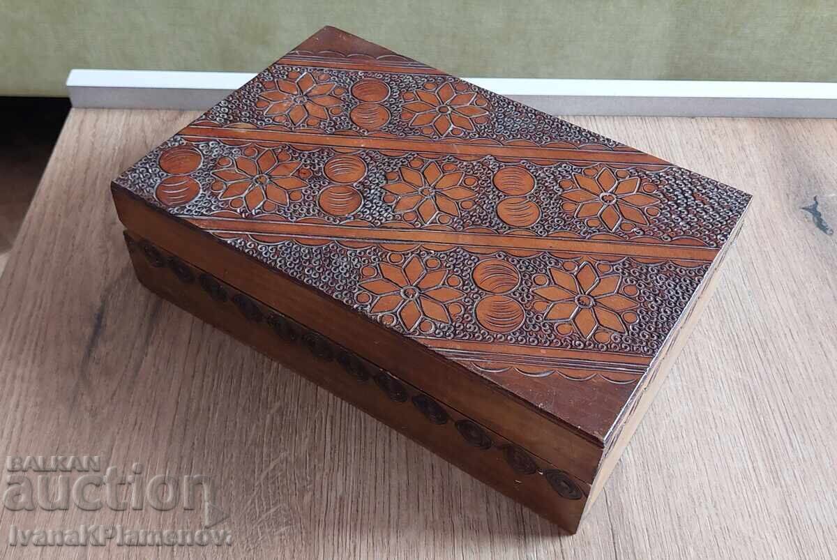 Wooden box for connoisseurs
