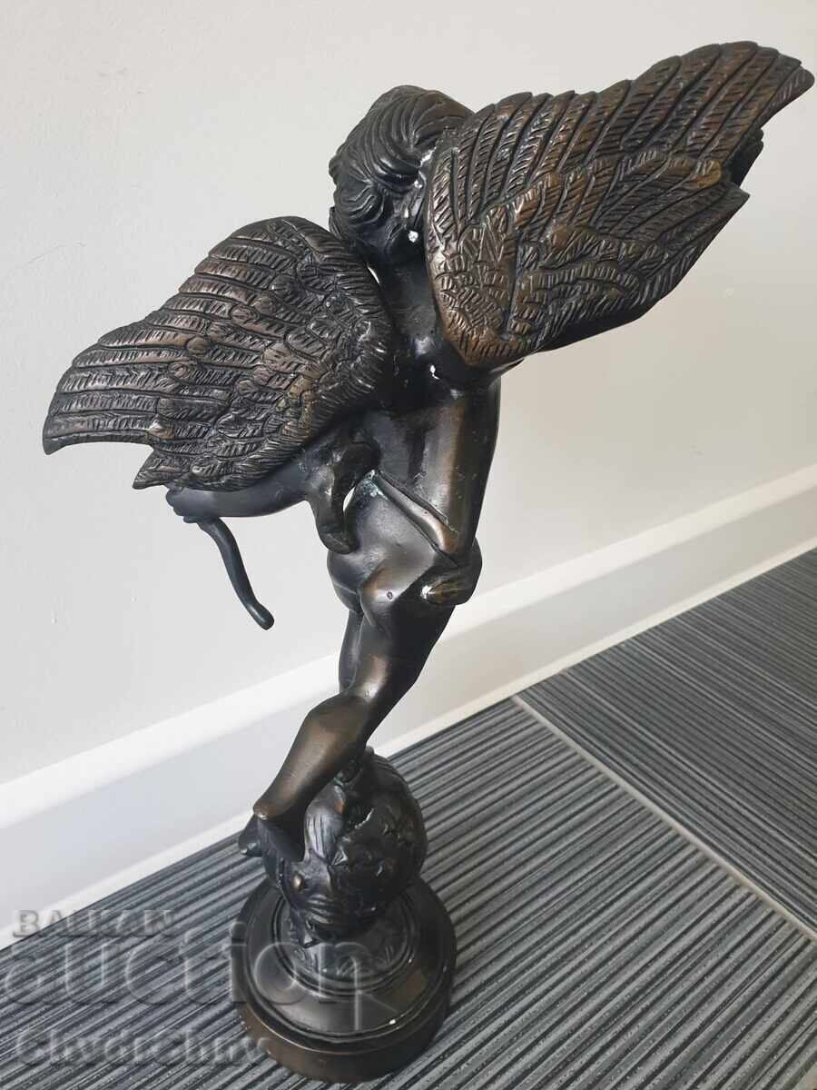 Veche sculptură/figură de bronz franceză a unui înger/zeu Cupidon cu preț 500.00 BGN | € 255.65