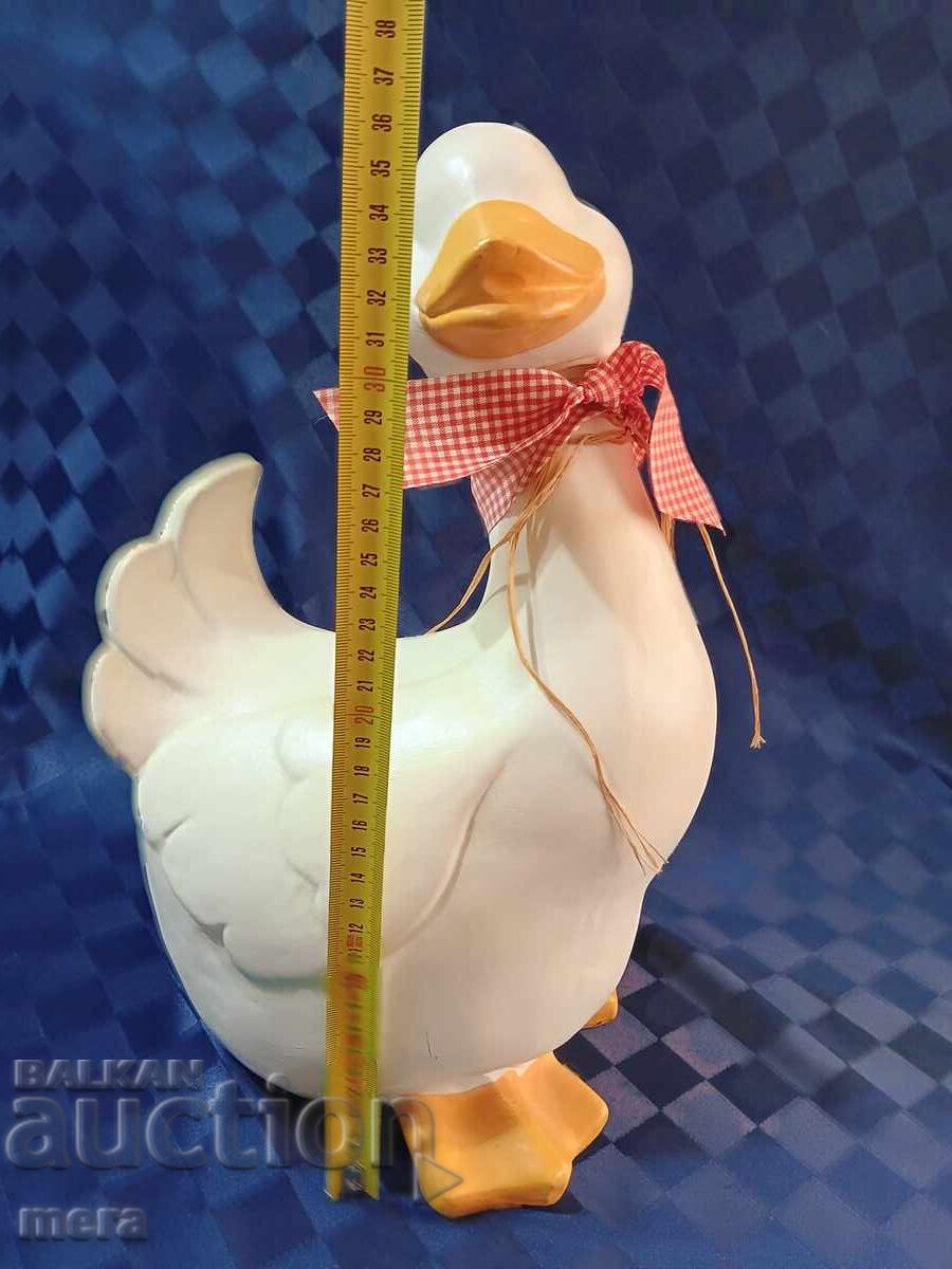 Large porcelain goose with price 65.00 BGN | € 33.23 Large porcelain goose with price 65.00 BGN | € 33.23