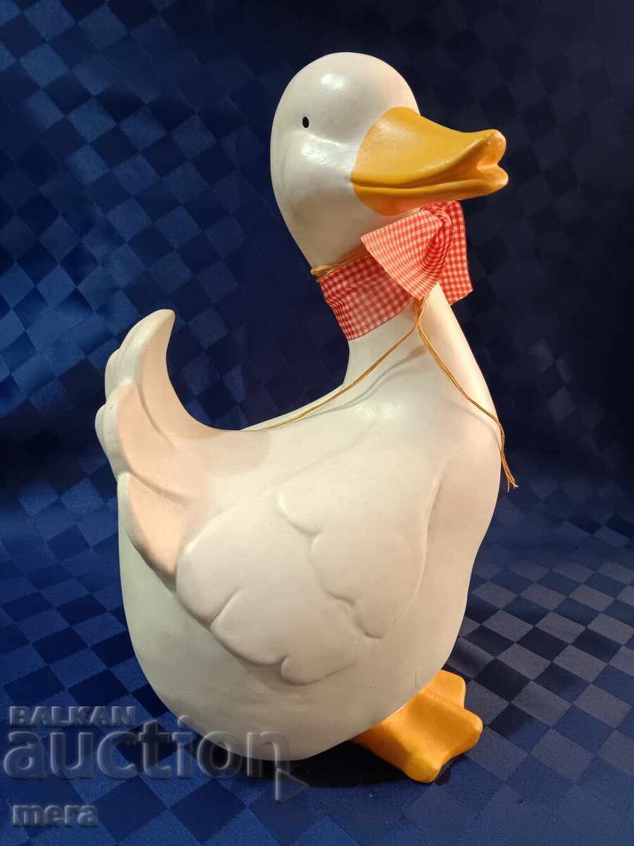 Large porcelain goose Large porcelain goose