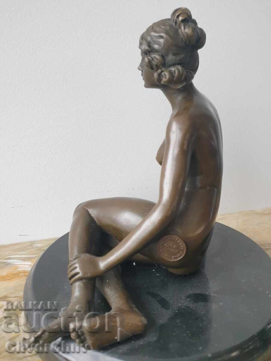 Sculptură din bronz/erotică/figură femeie goală/Preiss statuetă cu preț 400.00 BGN | € 204.52