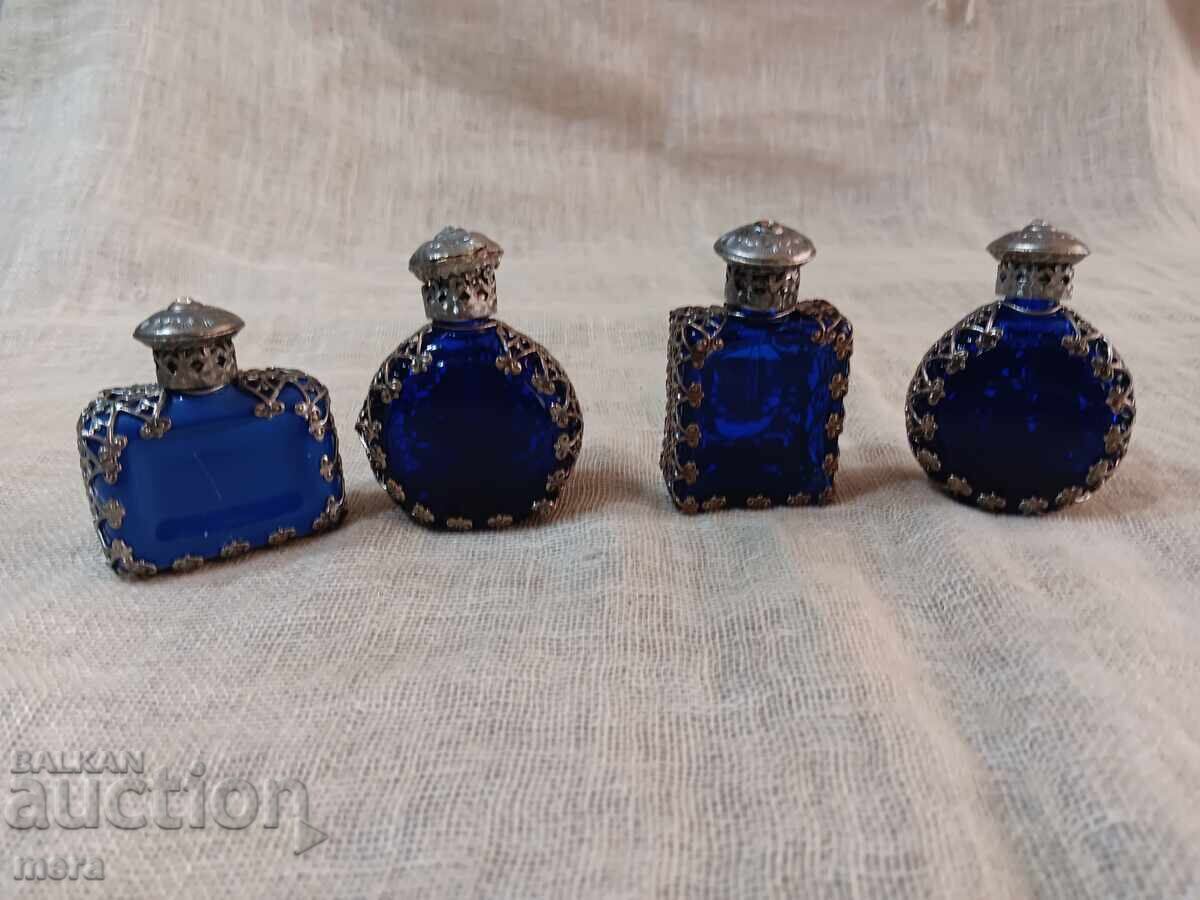 Lot of perfume bottles with metal trim and colored stones - 5 Lot of perfume bottles with metal trim and colored stones - 5
