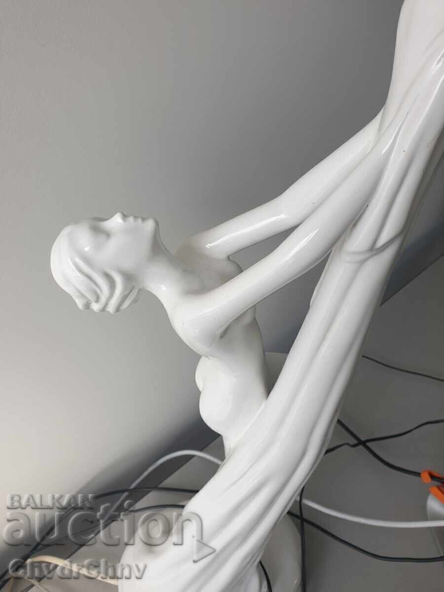 Lampă din porțelan italian/figură erotică de femeie goală cu preț € 300.00 | 586.75 BGN Lampă din porțelan italian/figură erotică de femeie goală cu preț € 300.00 | 586.75 BGN