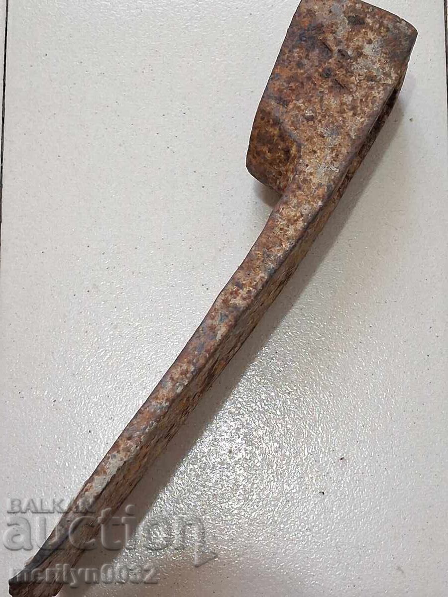 Licitație Turnhoe forjat vechi, fier forjat, sapă, lamă, topor Licitație Turnhoe forjat vechi, fier forjat, sapă, lamă, topor