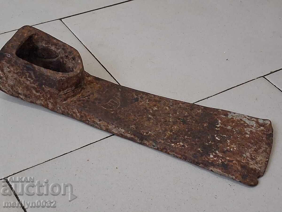 Livrarea Turnhoe forjat vechi, fier forjat, sapă, lamă, topor Livrarea Turnhoe forjat vechi, fier forjat, sapă, lamă, topor