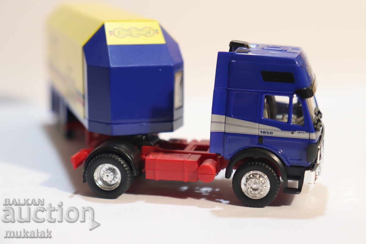 Delivery of HERPA H0 1/87 MERCEDES TRUCK MODEL TRANSPORT OF GLASS