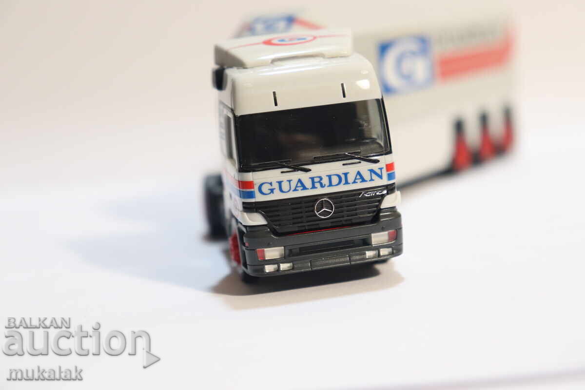 Auction  HERPA H0 1/87 MERCEDES TRUCK MODEL TRANSPORT OF GLASS
