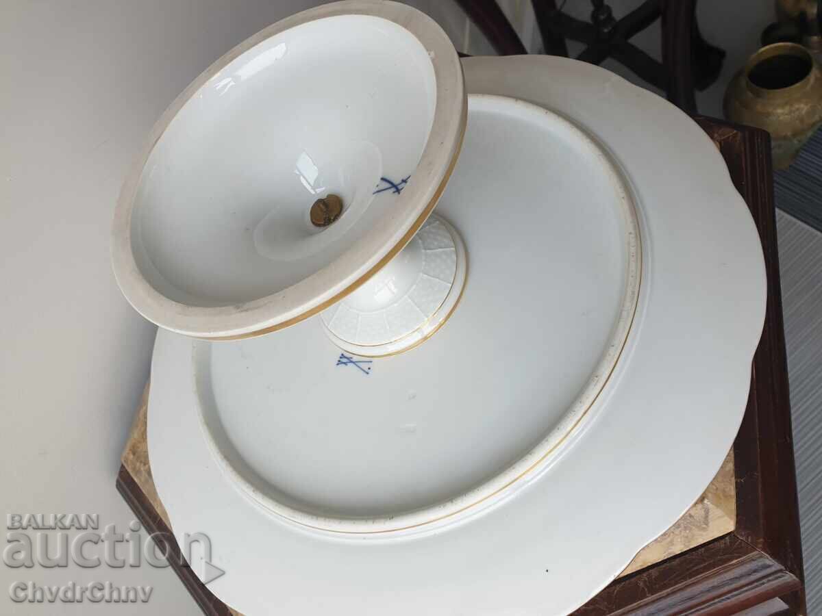 Delivery of Pedestal porcelain plate-cake stand Meissen
