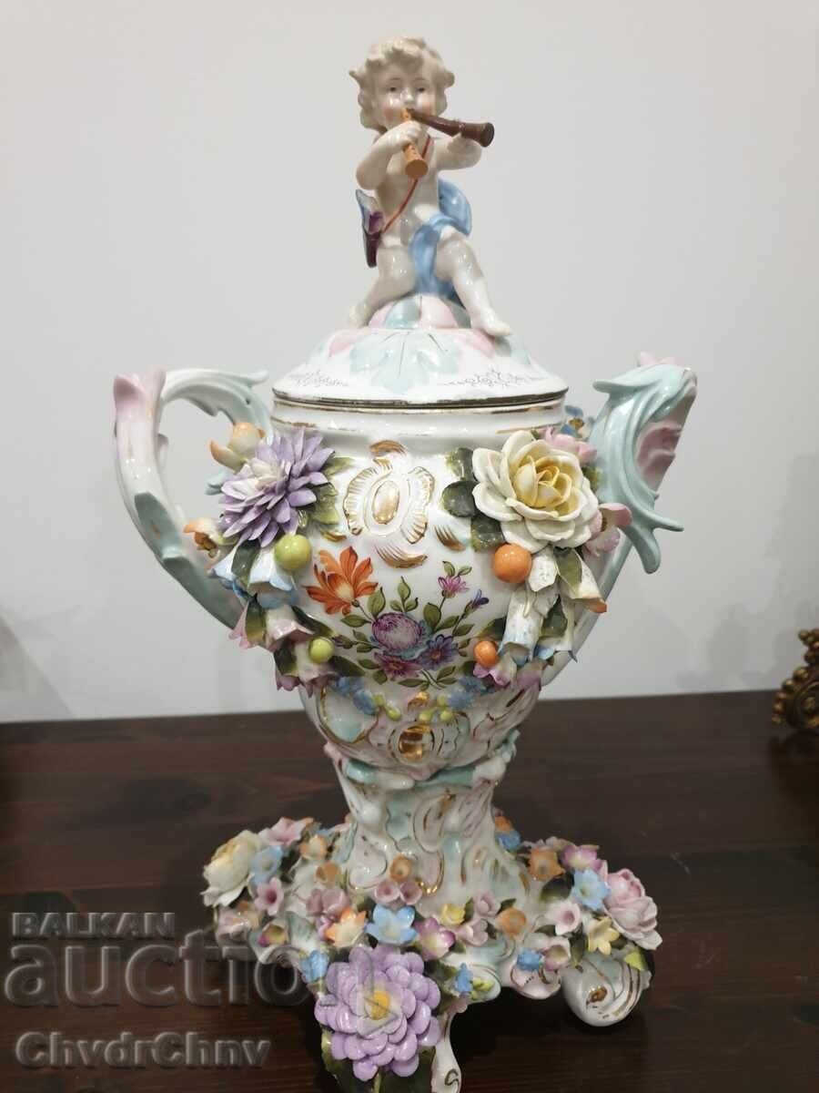 40см стара Sitzendorf фигурална ваза с капак с ангел-херувим 40см стара Sitzendorf фигурална ваза с капак с ангел-херувим