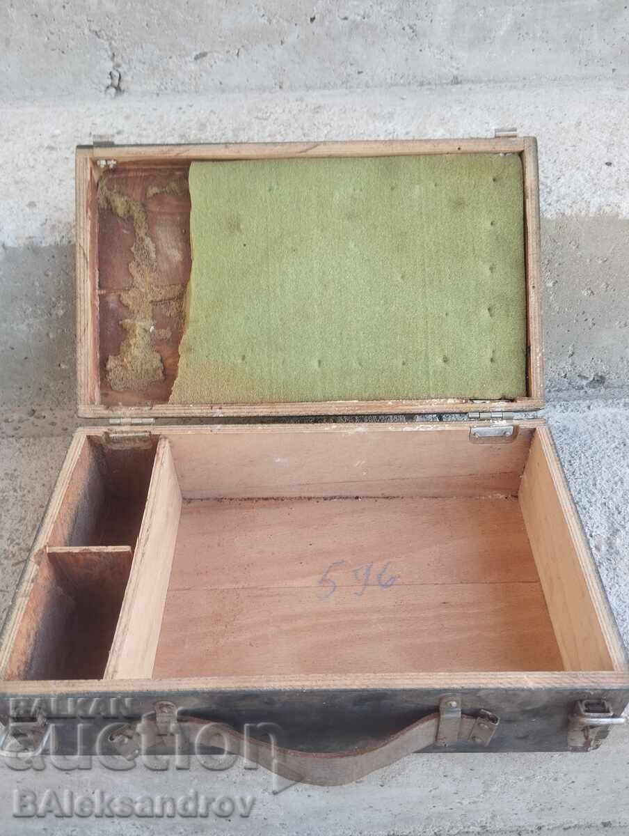 Valiză veche militară din lemn cu preț € 4.60 | 9.00 BGN
