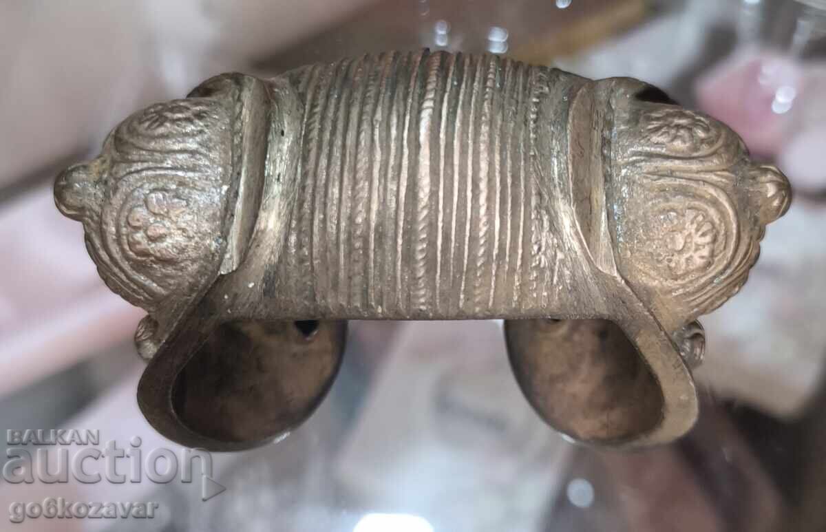 Доставка на Възрожденска сачанена гривна рогатка накит бижу!